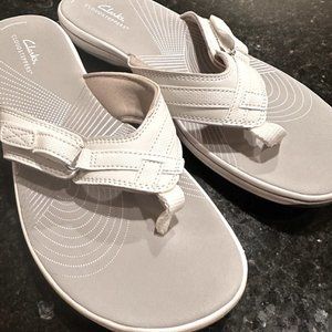 Clarks Womens Flip Flops Cloudsteppers Size 11